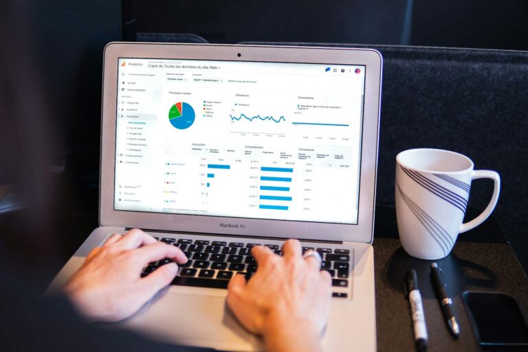 Google Analytics-overzicht op MacBook